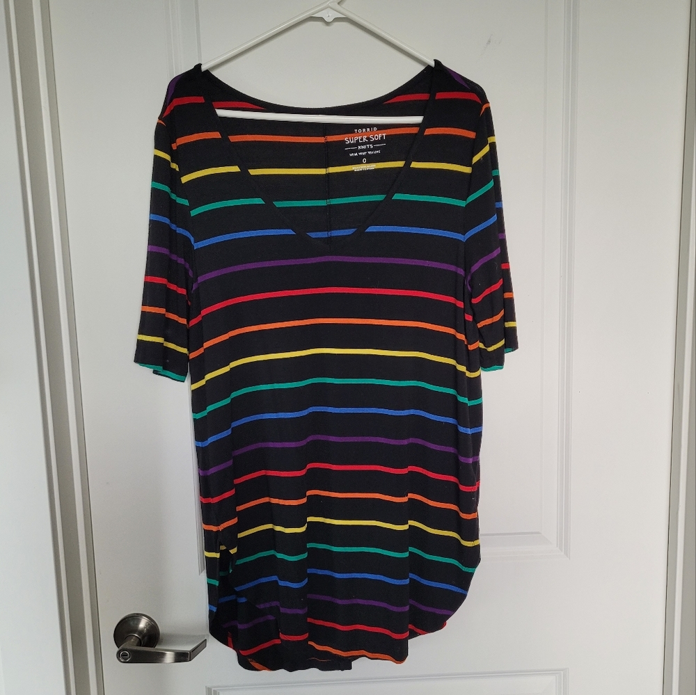 TORRID CELEBRARE PRIDE FAVORITE TUNIC SUPER SOFT V-NECK TEE
